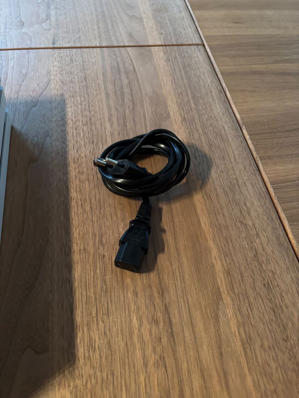 Sony Konsolen: Sony Playstation 4 Pro in Weiss mit 2 Controller – Gebraucht aus Stalden VS von ile_ld6t 3