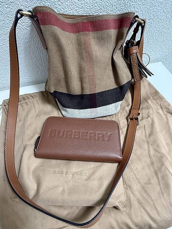 Borse: Borsa e portafoglio Burberry  – Usato da S. Antonino venduto da bmo_6rhv