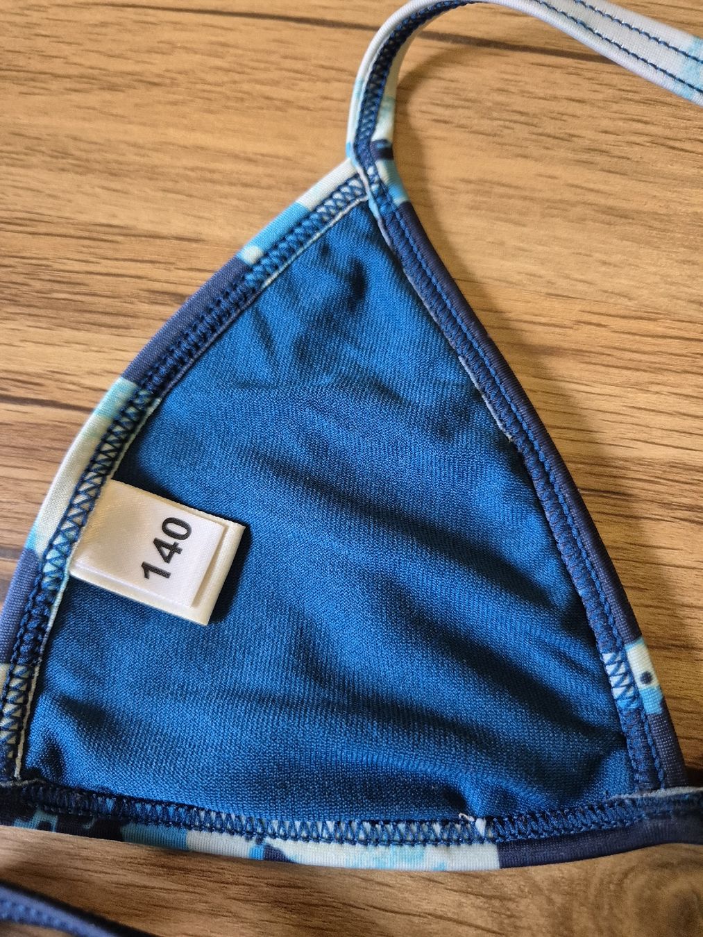 Adidas Costumi da bagno & Bikini: Adidas Bikini, blau gemustert, Grösse 140, – Usato da Grindelwald venduto da Sala33 3