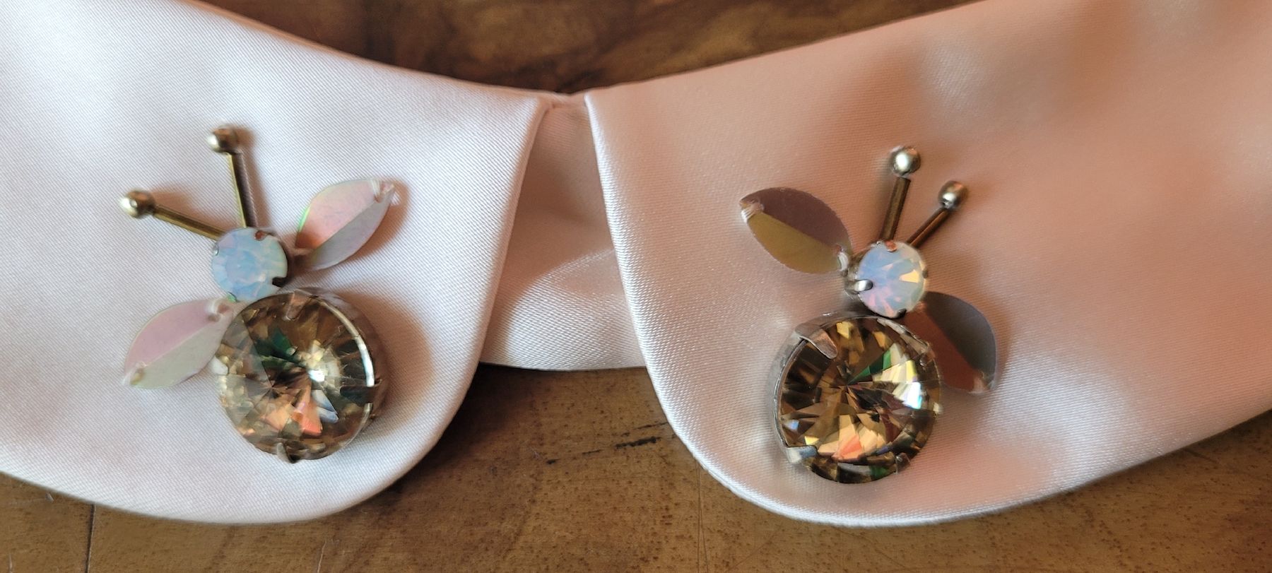 Foulard & Sciarpe: Precious Kragen Satin Rose – Nuovo (secondo la descrizione) da Winterthur venduto da Wohnhaus 6