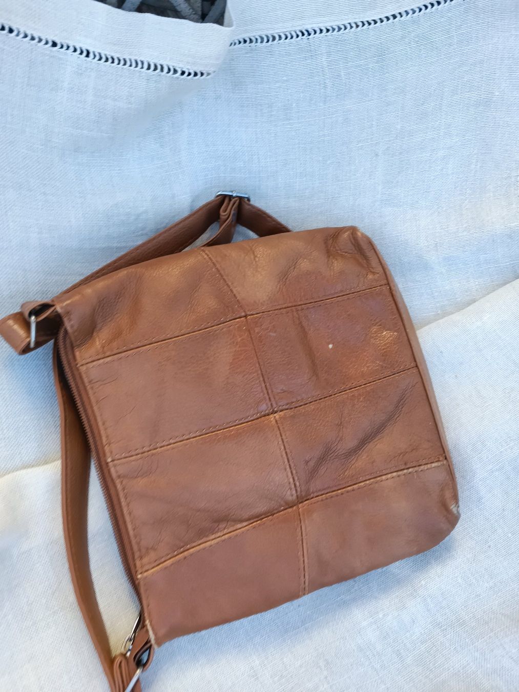 Taschen für Damen: Herziges kleine Umhänge Tasche – Gebraucht aus Sargans von Benziner 4