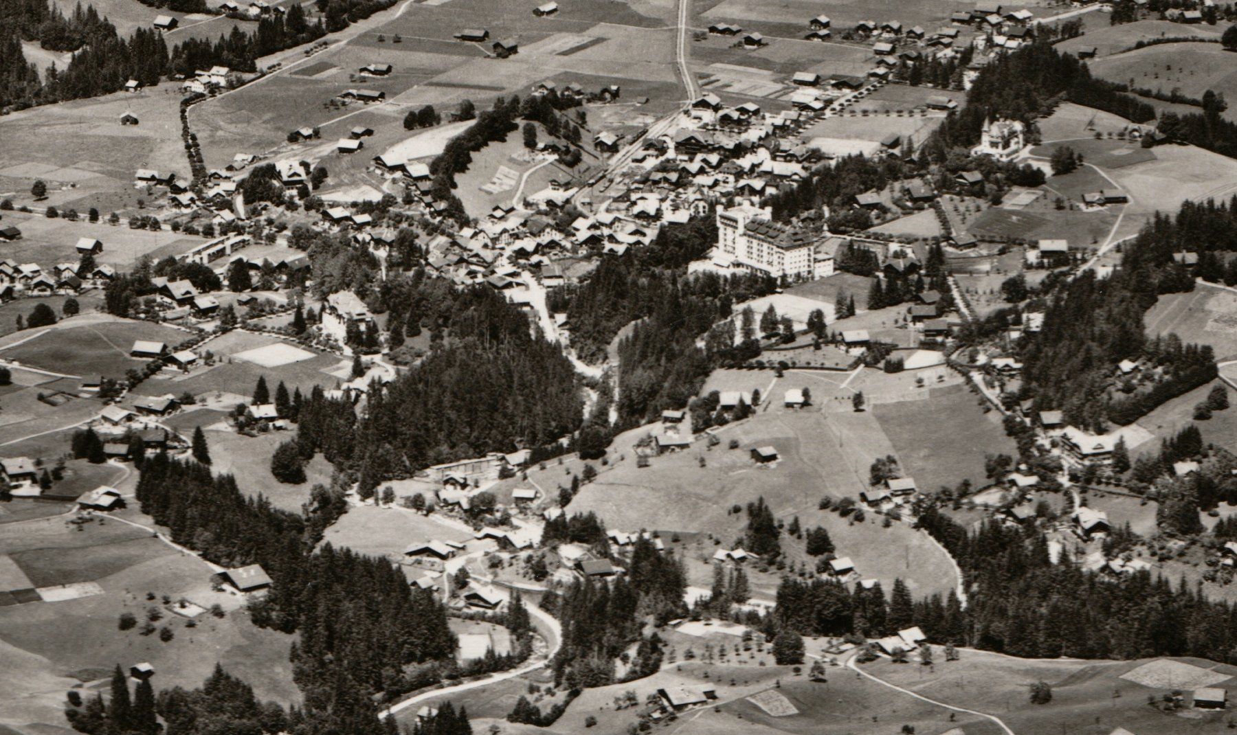 Cartoline postali: Flugaufnahme Gstaad – Usato da Fällanden venduto da Blausegelfliege 2