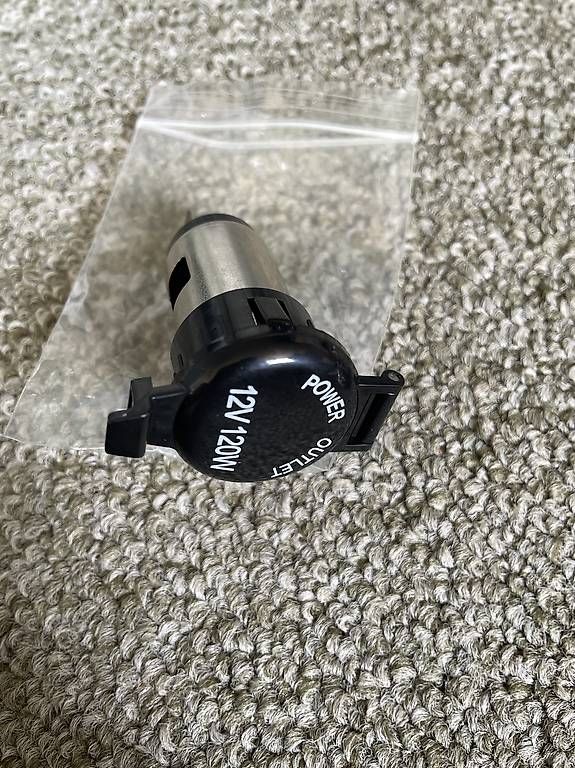 Stecker: 12V / 120W Zigarettenanzünder-Steckdose  Neu – Gebraucht aus Buchs SG von auchan2008