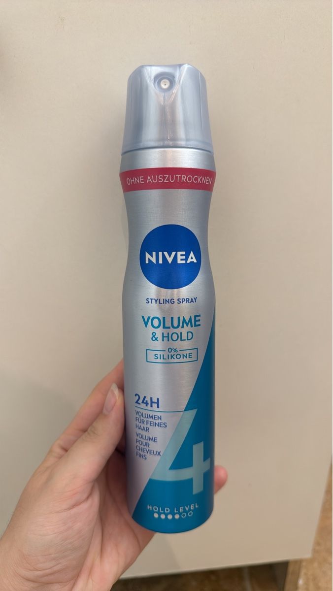 Accessori per capelli: Nivea Styling Spray Volume & Hold – Nuovo (secondo la descrizione) da Saas-Fee venduto da mar_xvh6