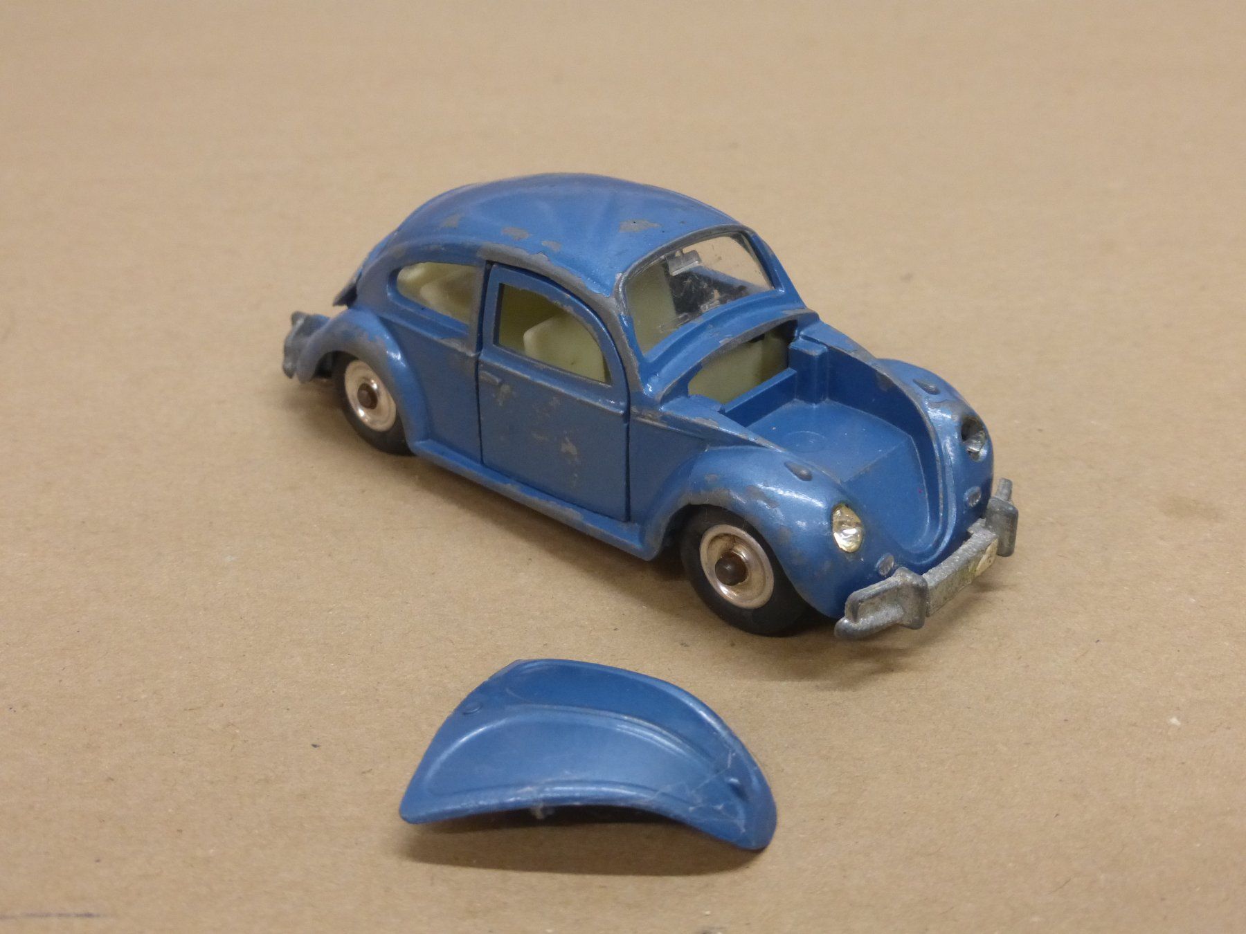 Dinky Toys Modellini d'auto: Dinky Toys VW Käfer blau – Usato da Gempen venduto da Smokie72 1