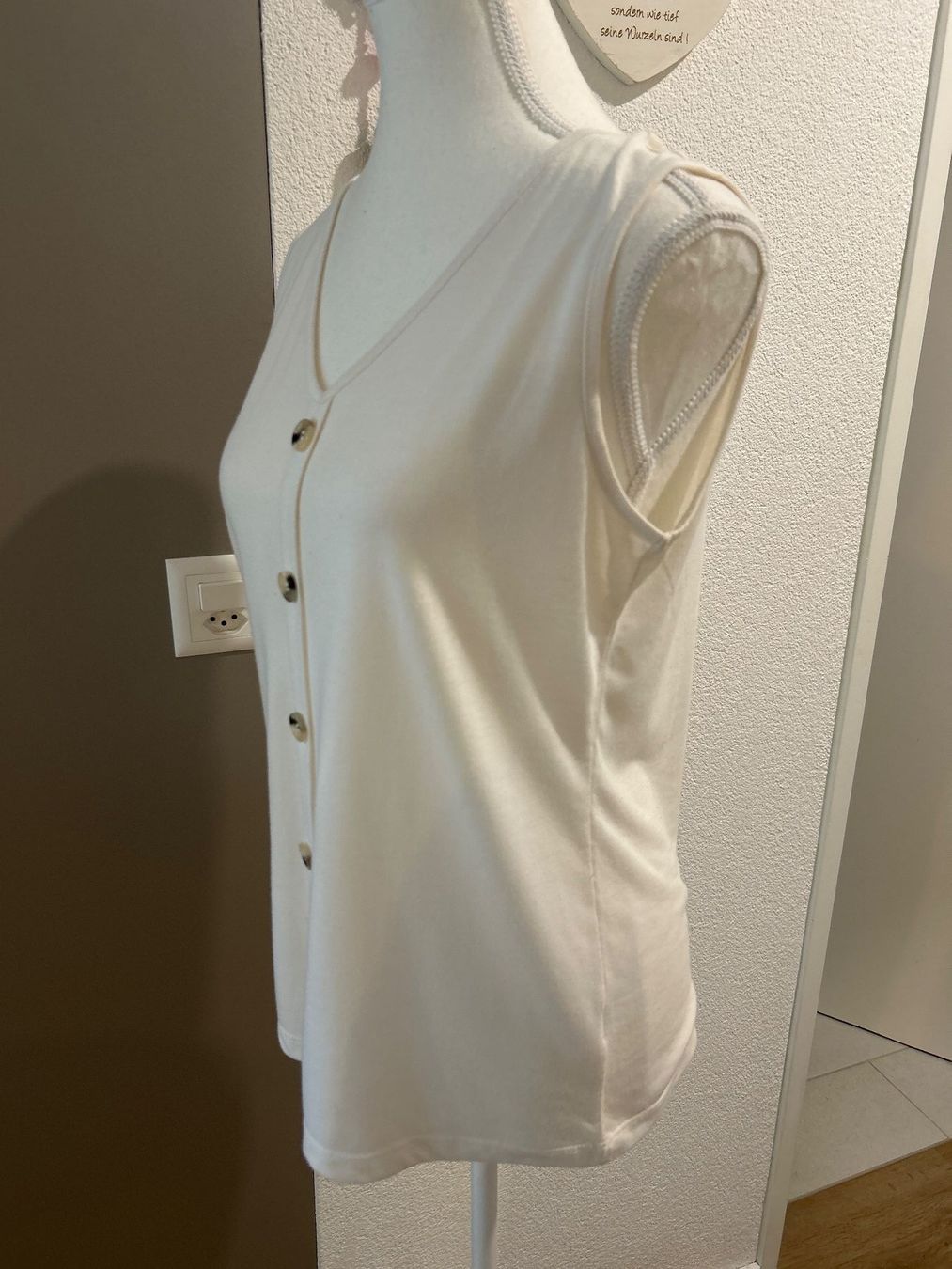 Top: Damen Top ecruweiss mit V - Ausschnitt – Usato da Brunnen venduto da Nala2929 4