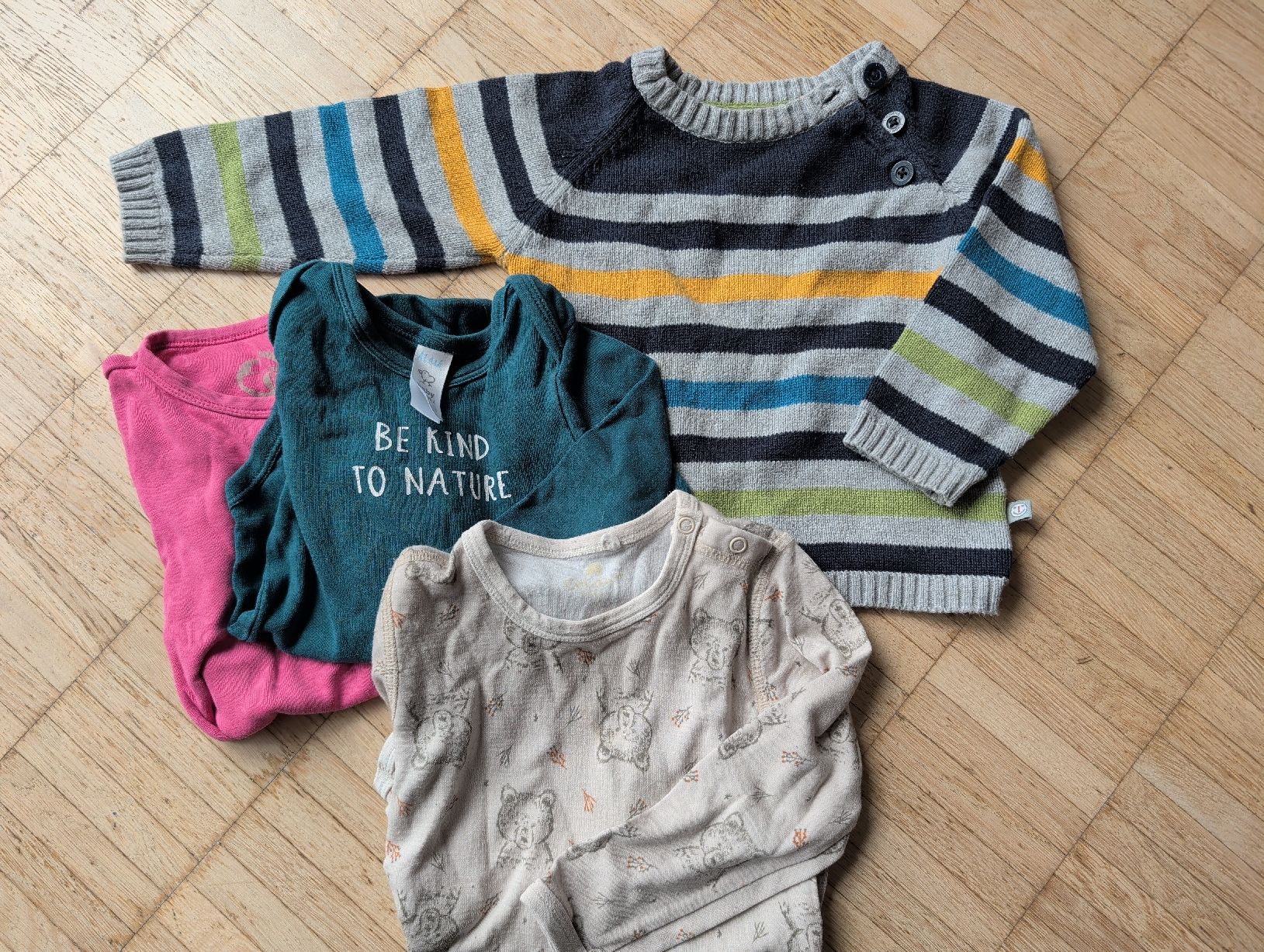 Lotti & Set di vestiti: Kinderkleider mir Pullover und 3 Body Grösse 86 – Usato da Zürich venduto da Spif