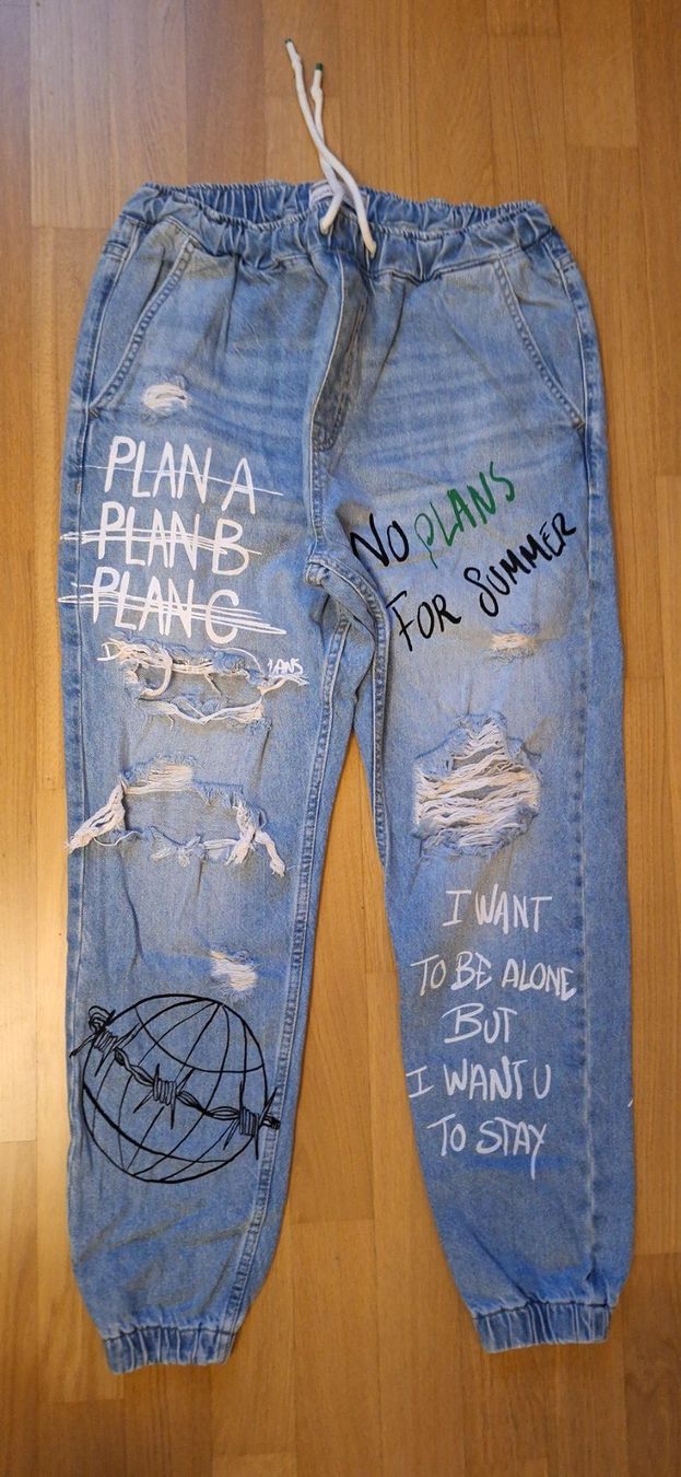 Bershka Jeans: Bershka, jeans jogger – Nuovo e nell'imballaggio originale da Lussery-Villars venduto da pousinete02