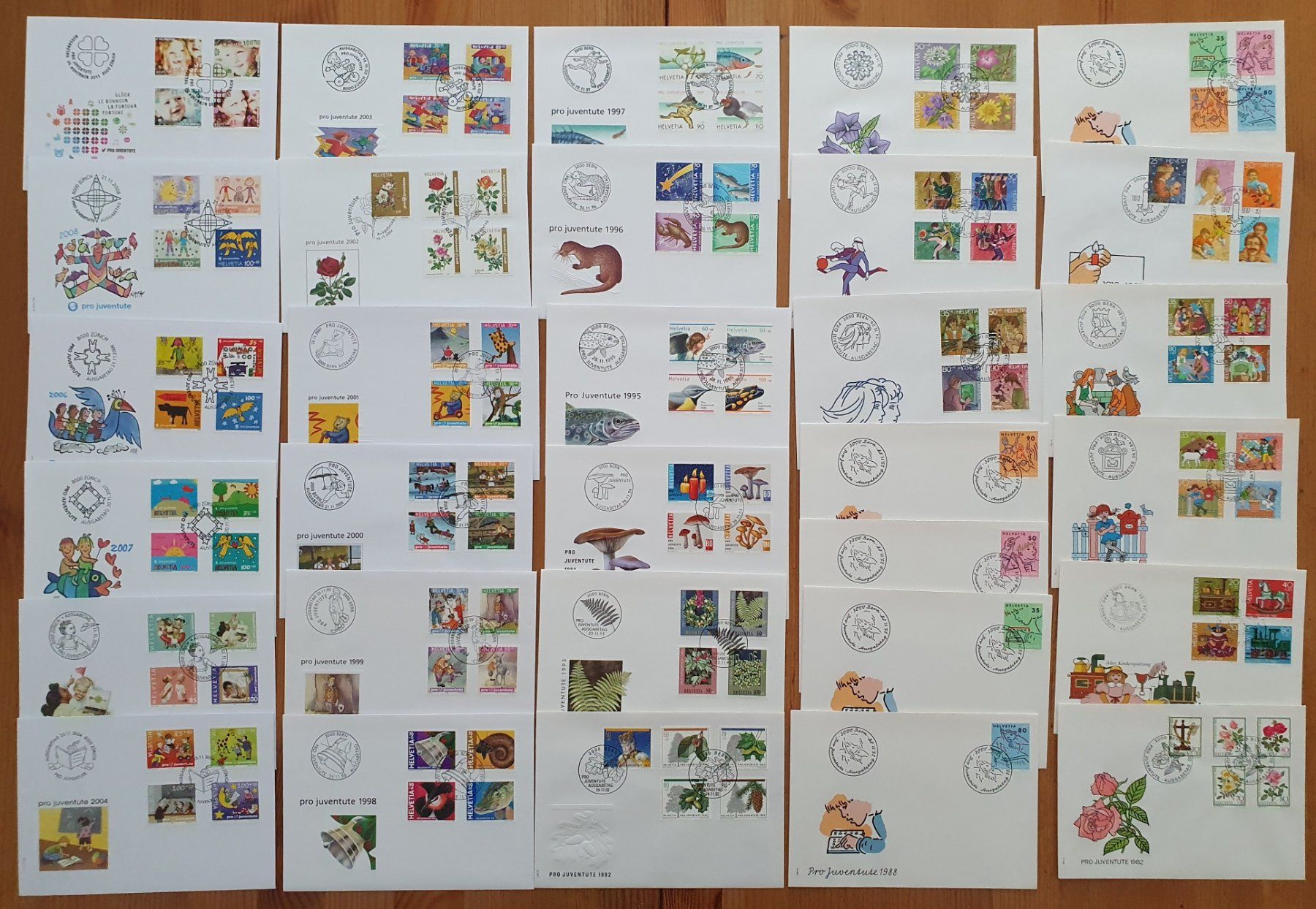 Tutti i francobolli: Schweiz: 900 verschiedene FDC 1960 - 2010 – Usato da Dällikon venduto da Minita 3