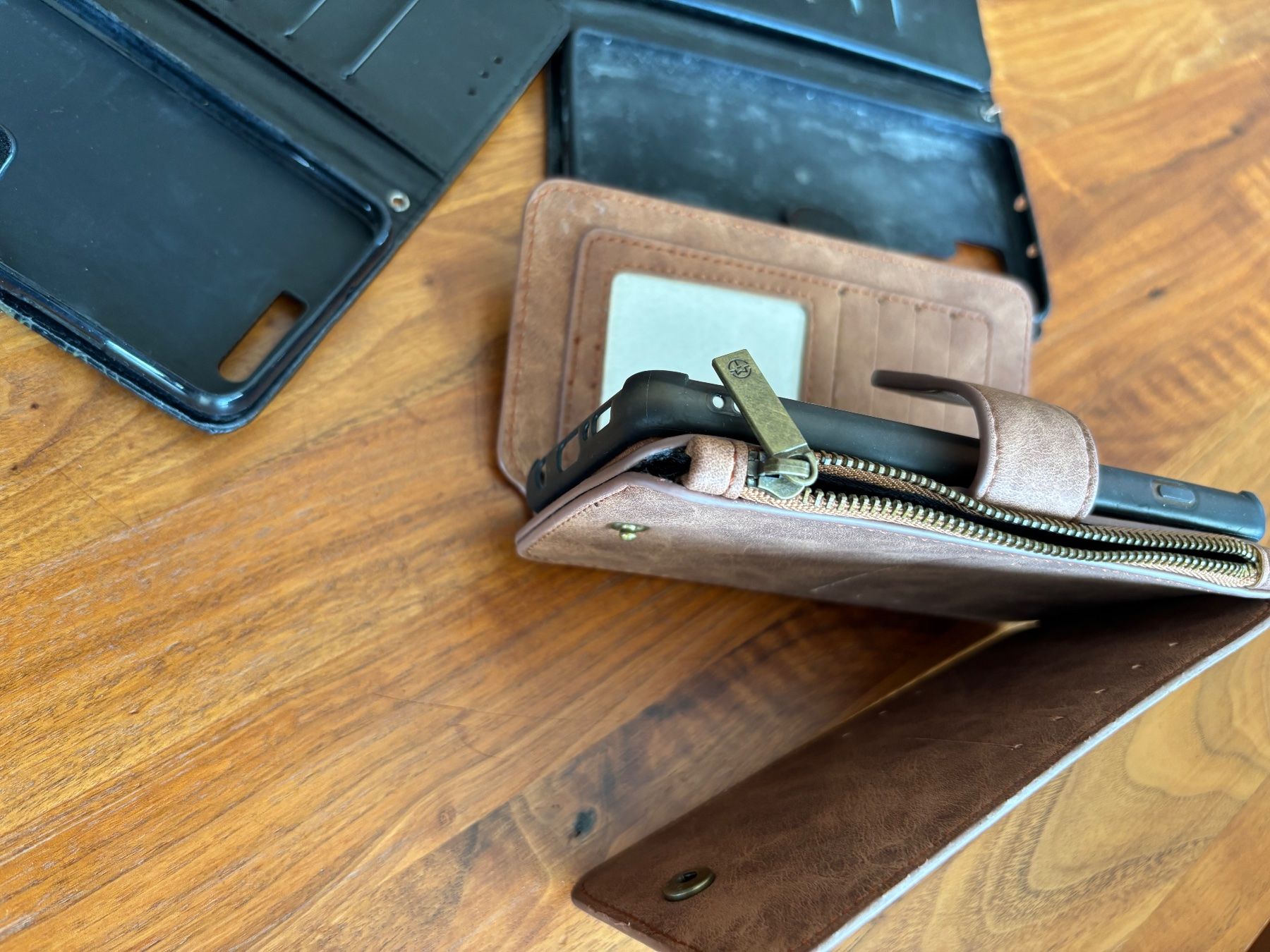 Covers & Schutzfolien: 9 Cover / Handyhüllen und 2x Screen Protector – Gebraucht aus Balsthal von Uroby 3