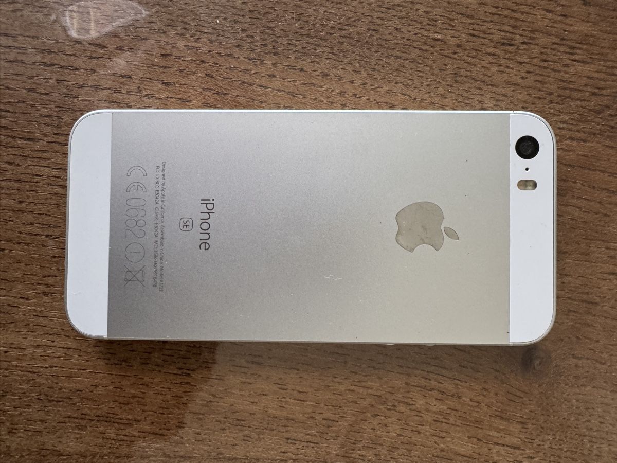 Apple Handys / Smartphones: iPhone SE 64 GB gebraucht Software 13.3.1 – Gebraucht aus Dietikon von Leodnd 4