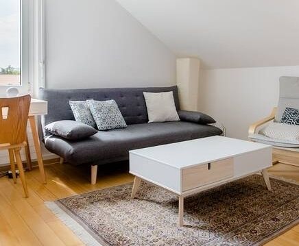 Sofas: Bettsofa in elegantem Grauton – D'occasion à Burgdorf par Greenmelek