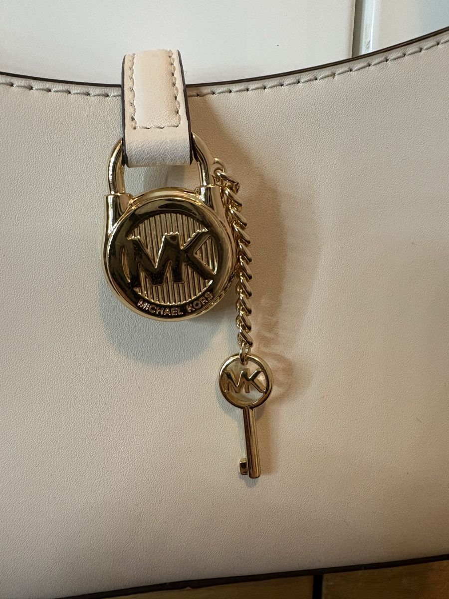 Michael Kors Taschen für Damen: Sac Michael Kors, Couleur Crème – Neu (gemäss Beschreibung) aus Le Grand-Saconnex von c7w_ngx7 1