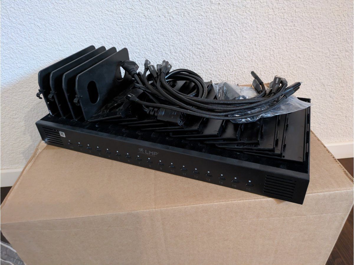 Ladegeräte: 16 Port USB-C Ladestation 500 Watt – Gebraucht aus Bremgarten AG von Gagaf