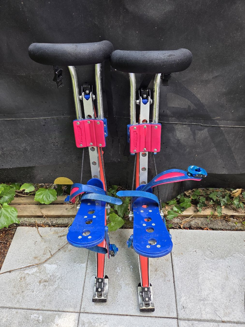 Spielzeuge: Échasses, bottes de sept lieux. – Gebraucht aus Troinex von Skippy3