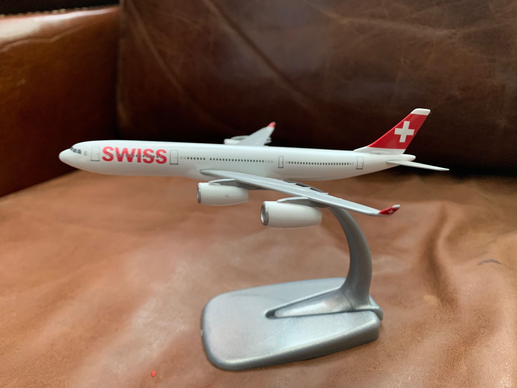 Swiss Kit di modellismo & Modellini statici: Modell Swiss A340, Länge 16 cm, Metall – Nuovo (secondo la descrizione) da Kloten venduto da petrol5555 2