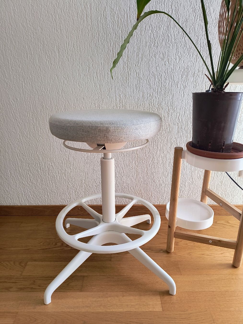 Ikea Stühle: LIDKULLEN IKEA active sit/ stand support  – Gebraucht aus Thalwil von mal_7wkz