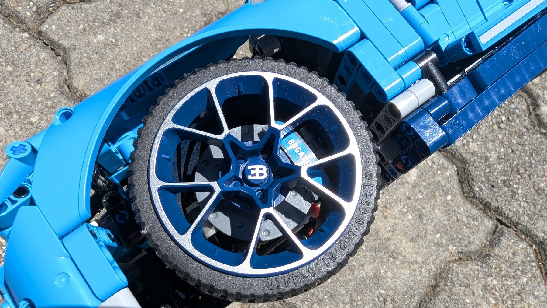 Lego Baukästen: Lego - Bugatti Chiron – Neu (gemäss Beschreibung) aus Lyss von 3250er 6