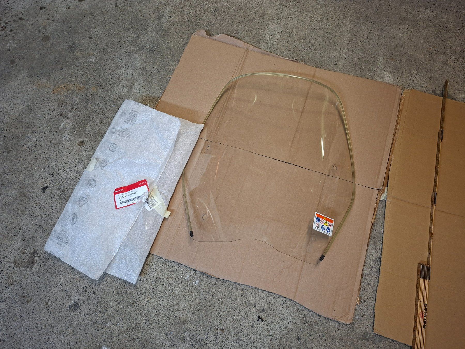 Tutti pezzi di ricambio per scooter: Original Honda SH 125 i Windschild – Usato da luzern venduto da you_wont_regret_it 1