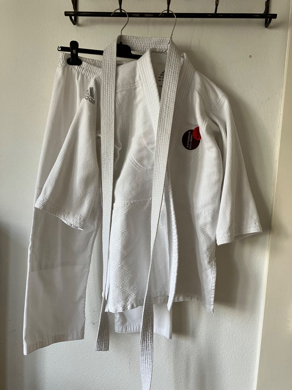 Completi: Gi Judo/Ju-jitsu Trainingsanzug, Grösse 150 – Usato da Zürich venduto da MonkeyTunes 1
