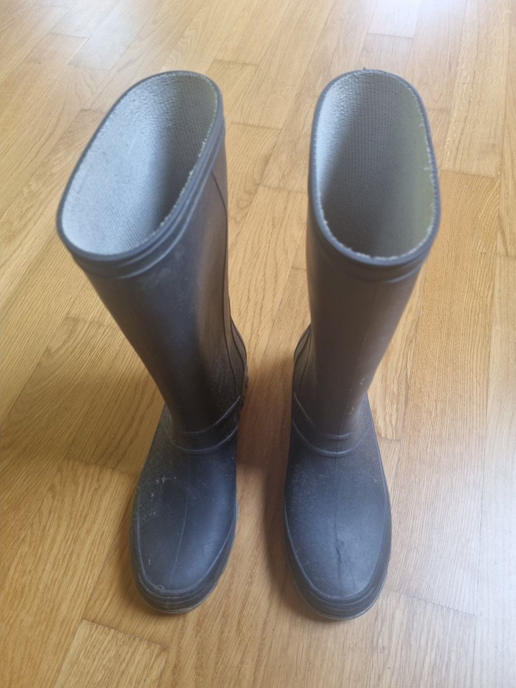 Chaussures garçon: Schöne Kinderstiefel Grösse 34 – D'occasion à Rothenfluh par Sawi80