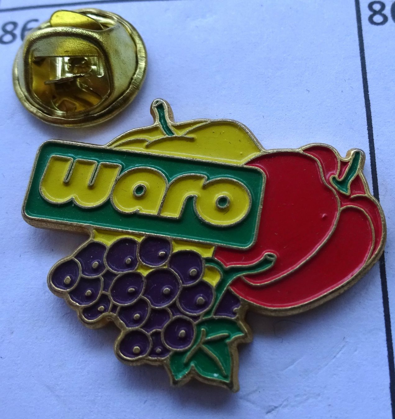 Plaketten & Abzeichen: Pin WARO Traube Peperoni – Gebraucht aus Utzenstorf von BUtter81