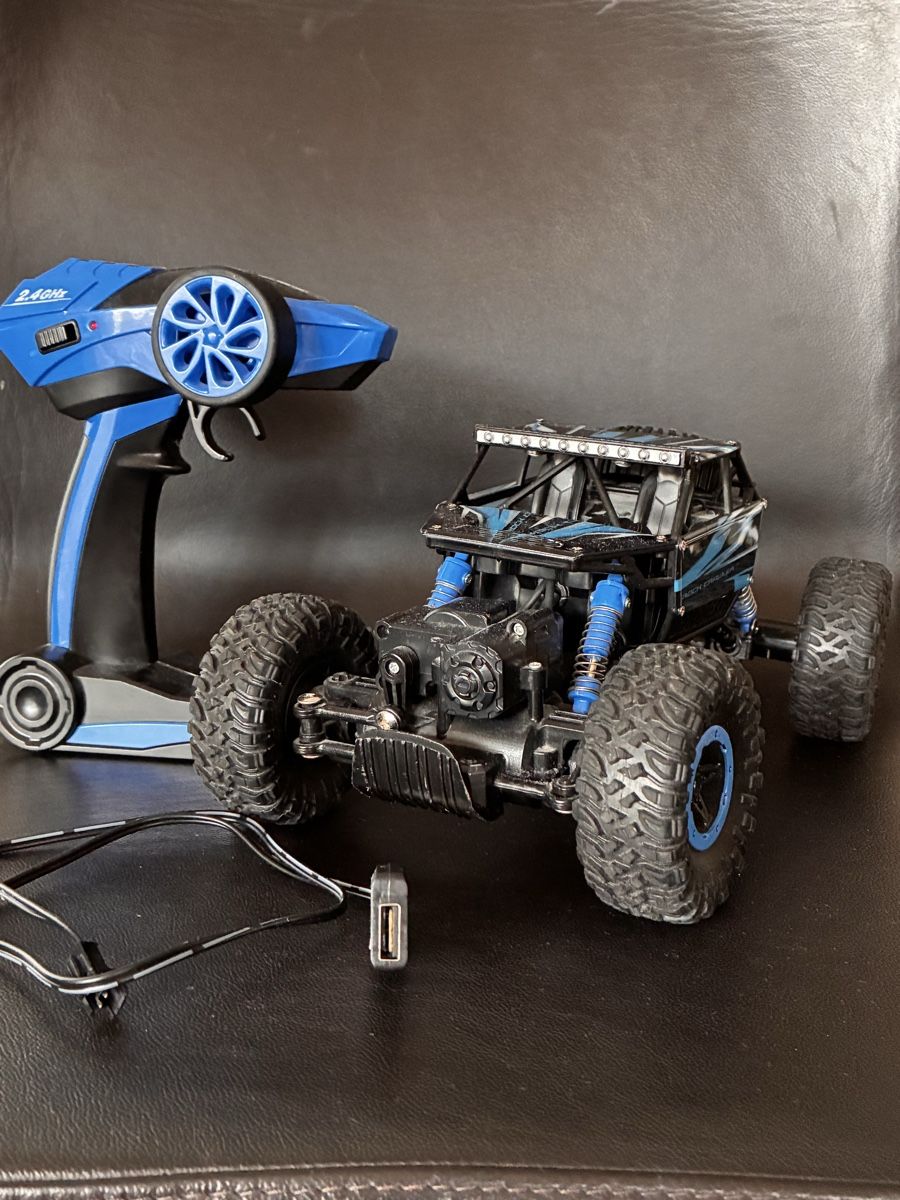 Giocattoli: Ferngesteuertes Auto mit Akku und Ladekabel – Usato da Aarau Rohr venduto da Futurerog 1