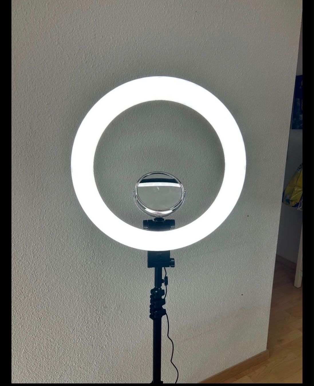 Lampade: Ring Light mit Stativ und Zubehoer NEU – Nuovo e nell'imballaggio originale da Herzogenbuchsee venduto da Derdas1