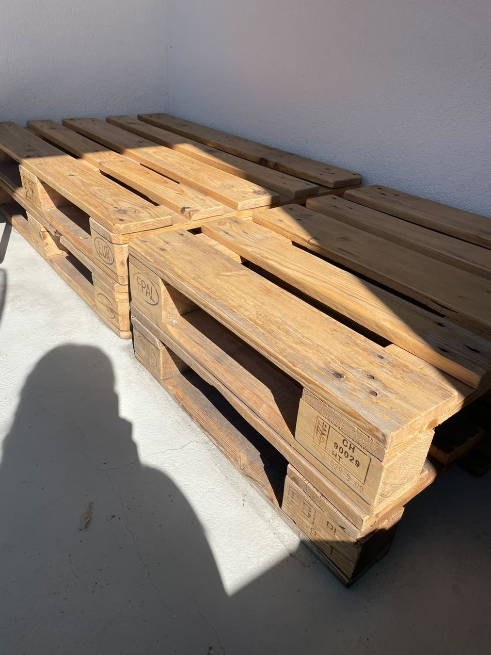 Paletten: Holzpaletten Lounge ZU VERSCHENKEN – Gebraucht aus Zürich von mar_f5d7 1