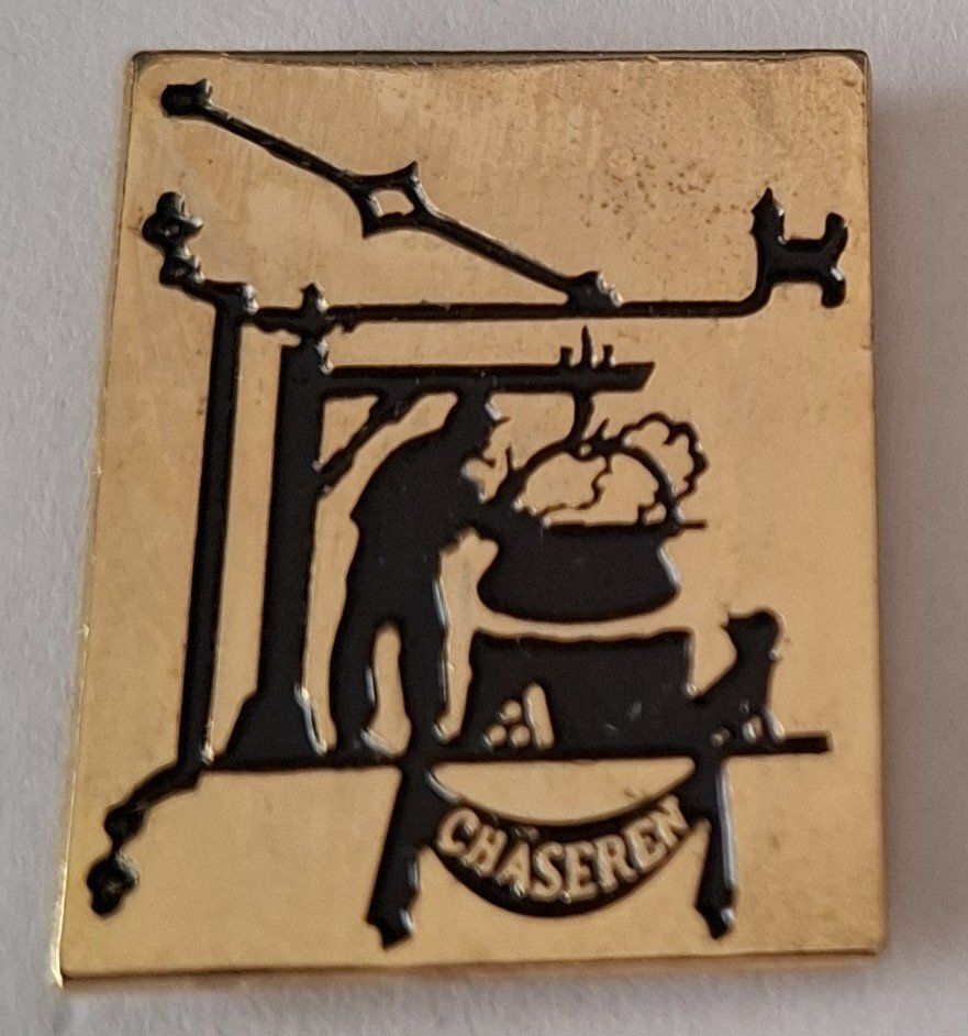 Plaketten & Abzeichen: Chäserei – Gebraucht aus Hinterkappelen von Schampus