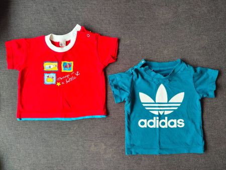 Gr. 74 - 2 T-shirts - Adidas und Smile