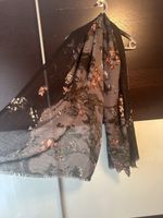Herbstlicher Schal mit Blumenmuster, schwarz/grau