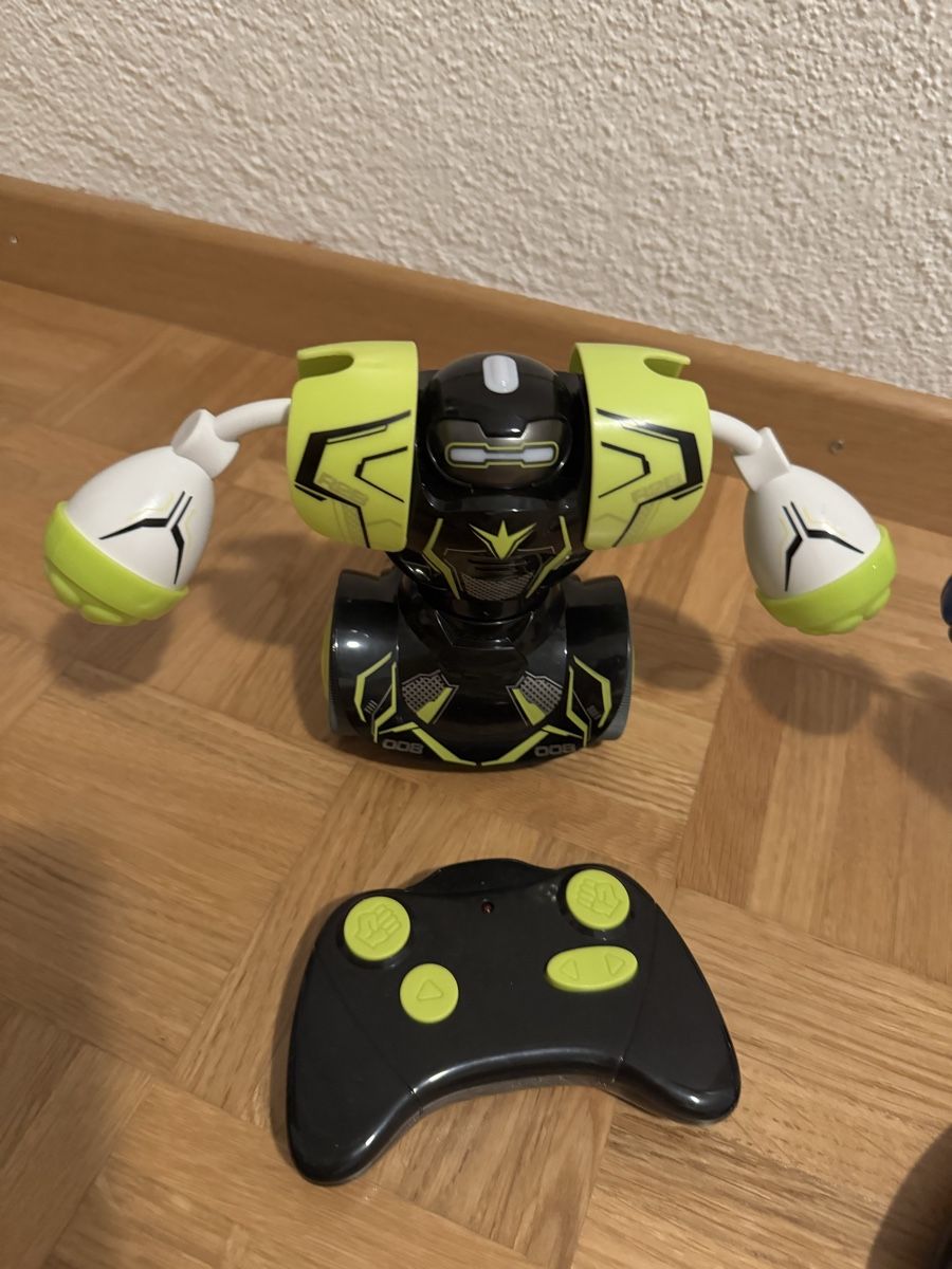 Jouets: Kampfroboter mit Fernbedienung – D'occasion à Zürich par MaSte 1