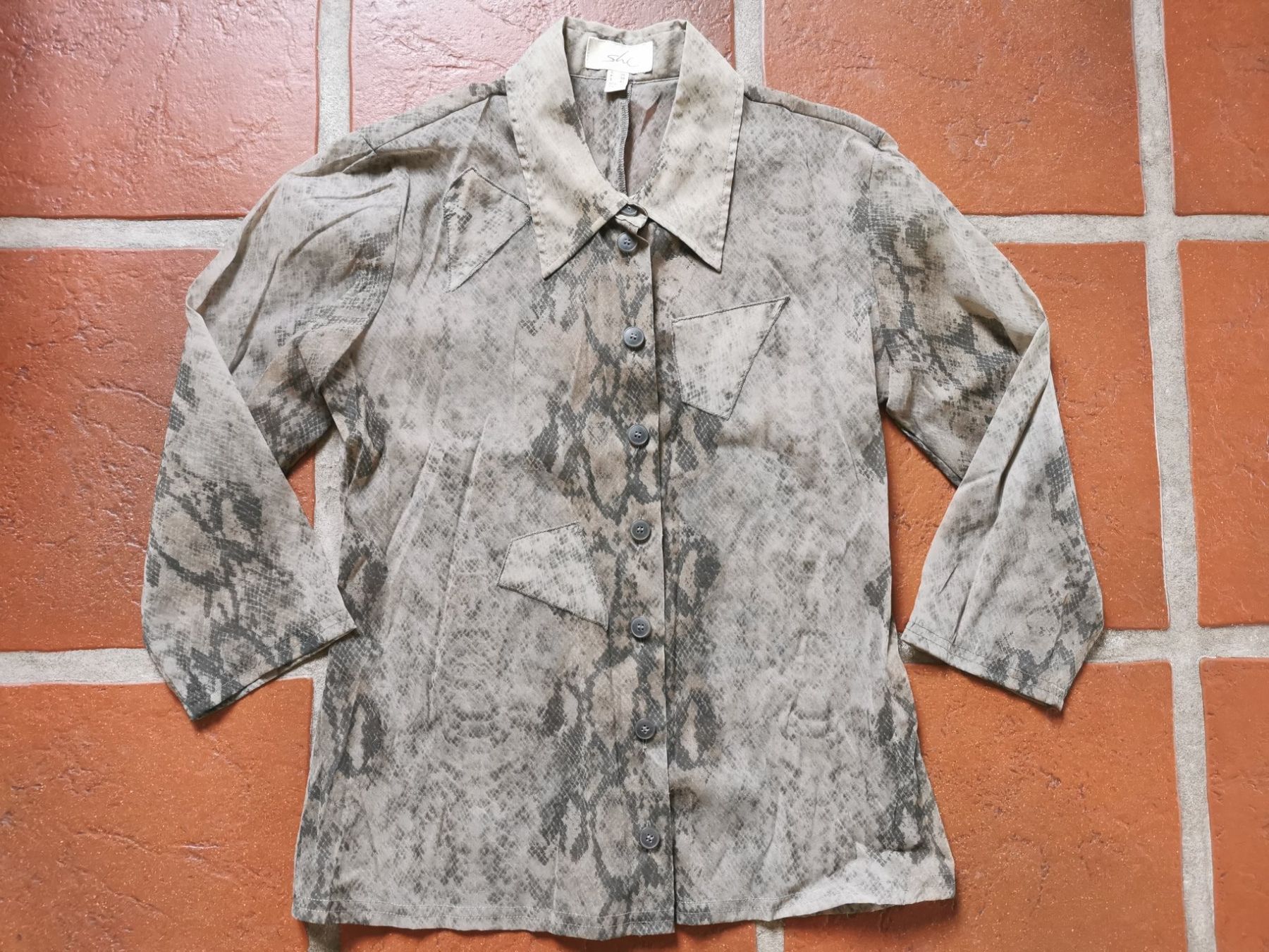 Blusen: SHE; Bluse mit Schlangenmuster Gr. 36 – Gebraucht aus Boniswil von Totomat-Lady