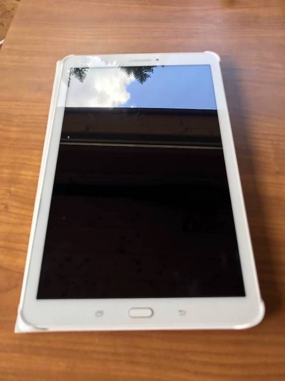 Tablettes PC: Samsung Galaxy Tab E 9.6 8Go - Blanc – D'occasion à Les Collons par gehaisse