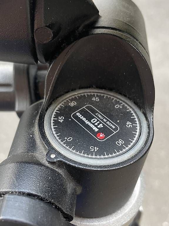Manfrotto Trépieds & Accessoires: Manfrotto 055XPROB Stativ mit 410 Kopf – D'occasion à Bern par leoniesarah 4