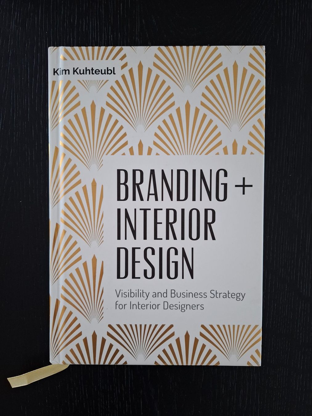 Libri: Branding + Interior Design Buch Kim Kuhteubl – Usato da Forch venduto da nicmau