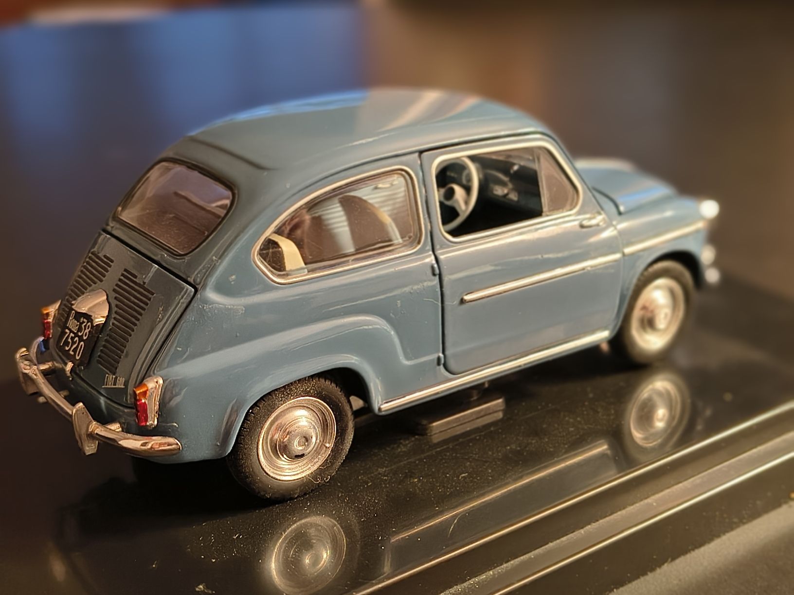 Fiat Modellini d'auto: FIAT 600D (1960) – Nuovo (secondo la descrizione) da Oberglatt ZH venduto da ang_7znb 2