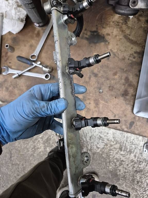 Tutti pezzi di ricambio auto: Einspritzleiste mit Einspritzventilen Evo 10 – Usato da Döttingen venduto da alfisti124 2