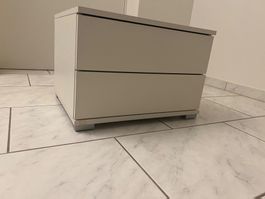 Nachttisch weiss 2 Schubladen guter Zustand
