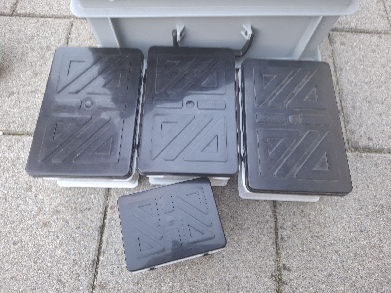 Casse di trasporto: Kunststoffboxen grau mit Deckel gebraucht – Usato da Zihlschlacht venduto da ena_n99x