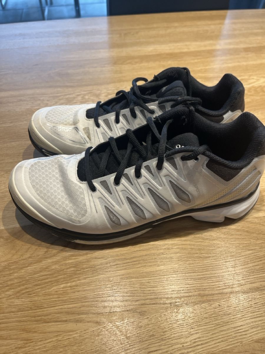 Adidas Scarpe da uomo: Adidas Volleyball Schuhe 41,5 – Usato da Tägerwilen venduto da Buesifrank 1