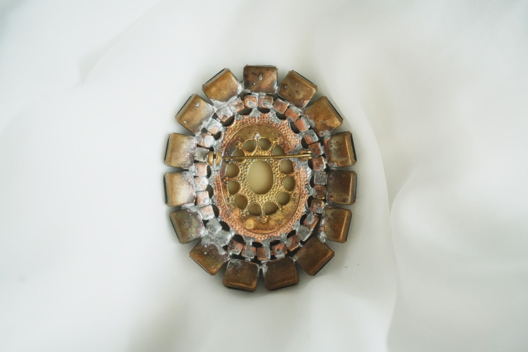 Spille & Fermagli: Grosse Vintage Cameo Brosche mit schwarzen Strasssteinen – Usato da Volketswil venduto da HeredisAntiques 1