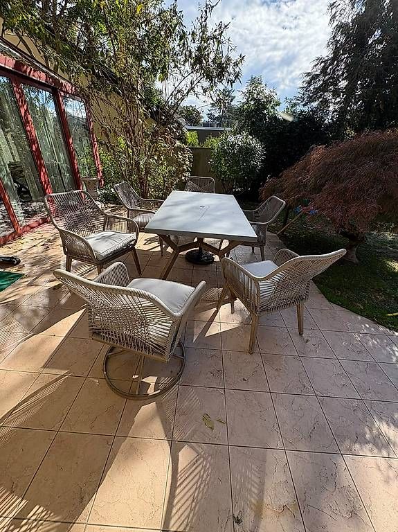 Set de table et chaises: Outdoor Dinning set – D'occasion à Chambésy par cha_p6xr