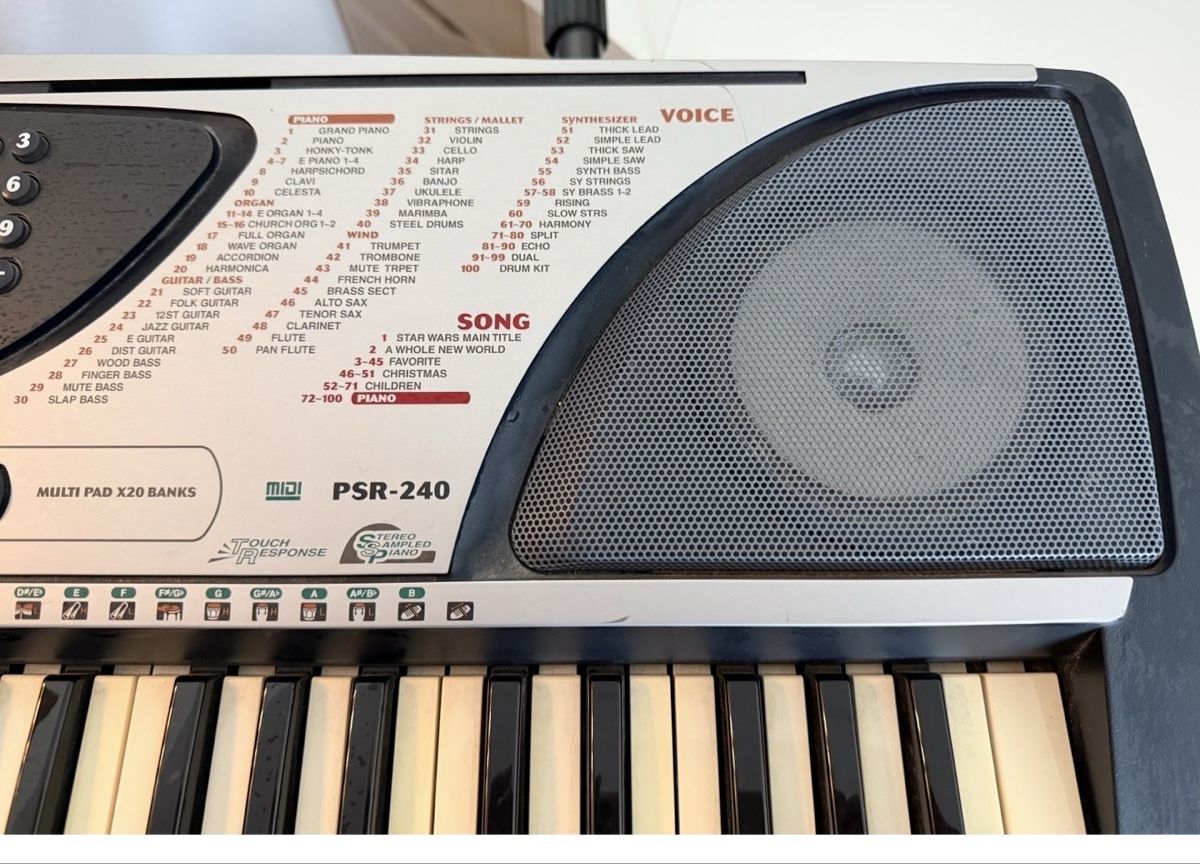 Yamaha Strumenti musicali: Keyboard Yamaha mit Anschlagdynamik – Usato da Gerlafingen venduto da HungerDiva 1