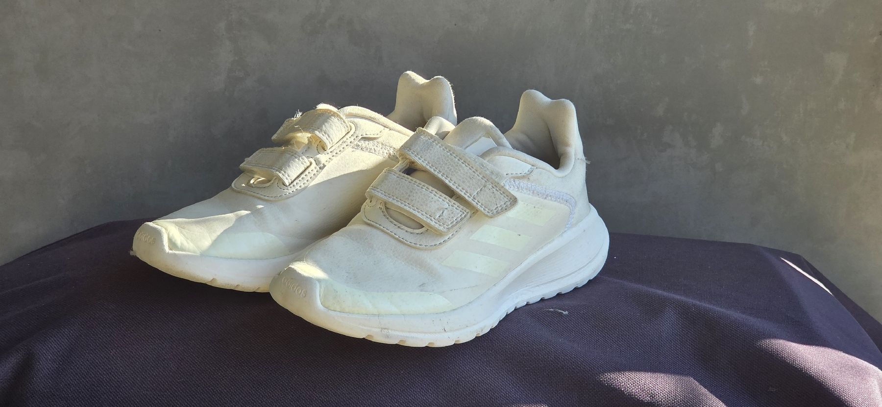 Adidas Scarpe per ragazzi: Adidas Sneaker Gr 30.5 – Usato da Stäfa venduto da Espresso_Macchiato