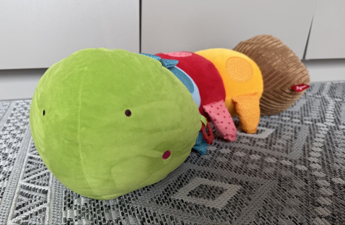Sigikid Giocattoli: Kuschelraupe Sigikid – Usato da Rheinfelden venduto da dBartel