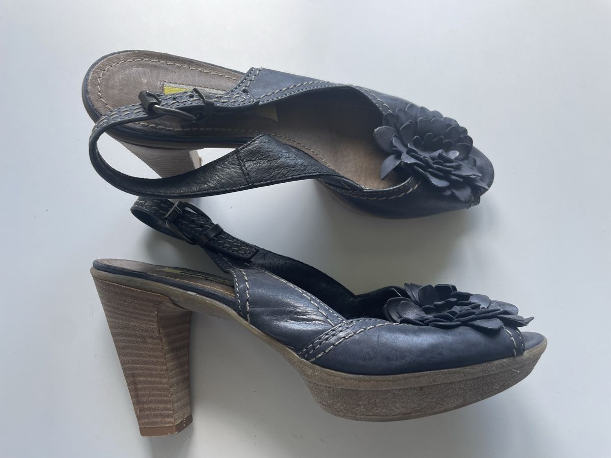 Scarpe da donna: Blaue Sommersandalen mit Absatz Gr.39 – Usato da Gockhausen venduto da AnneT07 1