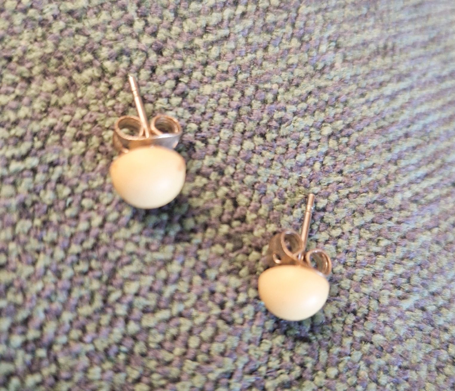 Ohrringe & -stecker: Silberne Ohrstecker mit weissem Kunstoff-Stein – Neu (gemäss Beschreibung) aus Oberengstringen von Asteroid56 1