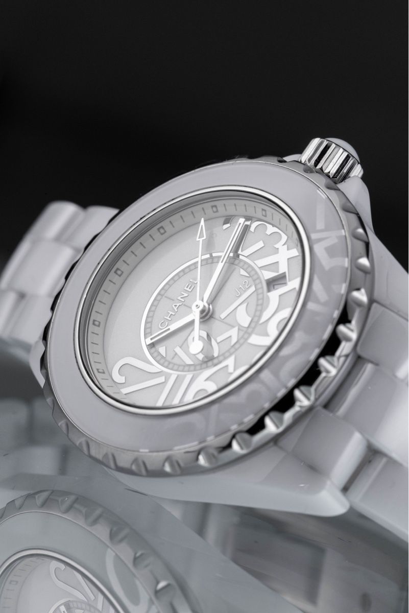 Chanel Orologi: CHANEL J12 GRAFFITI WATCH  Reference H5239, 33 mm – Usato da Bellevue venduto da bordeaux075cl 2